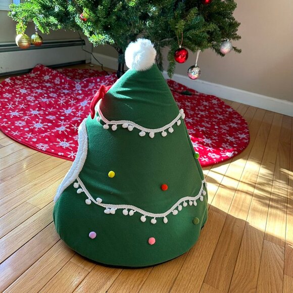 Christmas Pet House Tent Warm Sleeping Bed Indoor for Kitten and Puppy - Picture 5 of 8